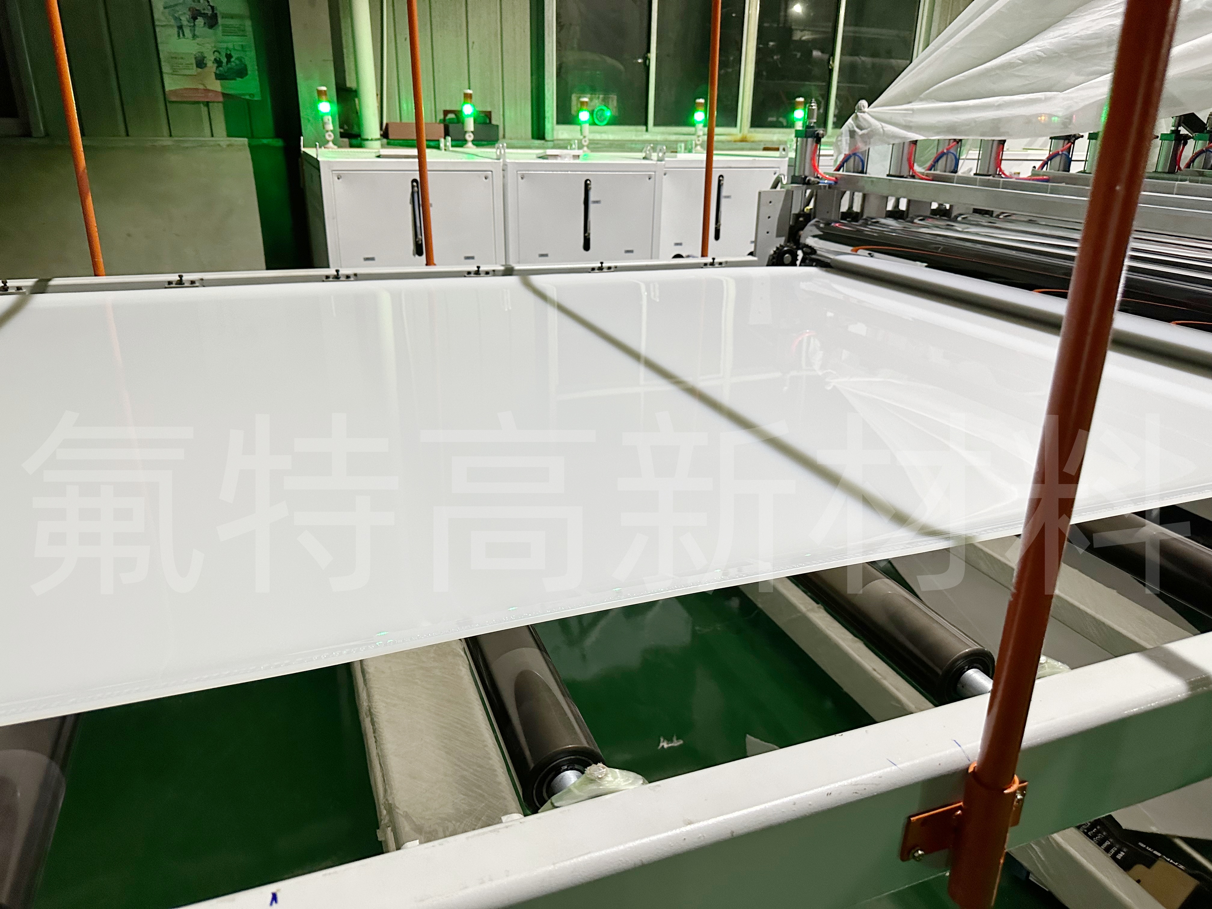 PVDF板厂家推荐：电镀槽行业如何选择耐腐蚀、抗强酸的pvdf板厂家